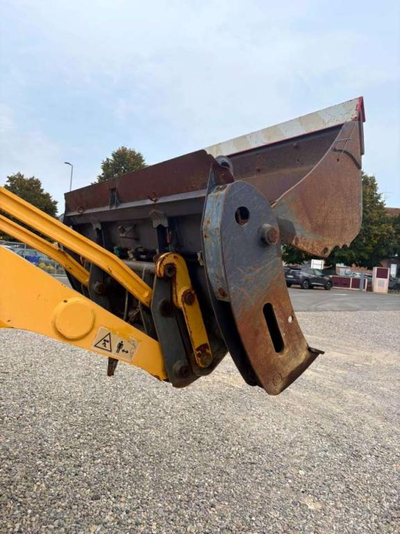 Komatsu WB93R-2 Photo 9