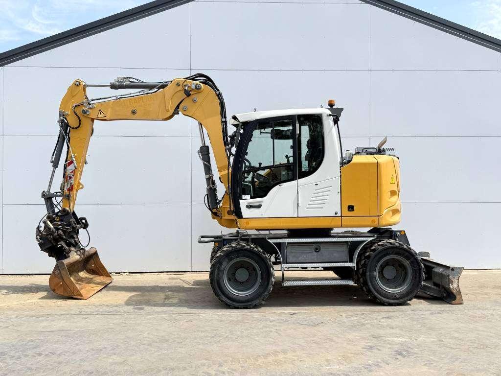 Liebherr A910 - Blade / Auto Greasing / Quick Coupler Photo 1