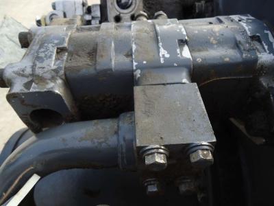Pompe hydraulique de transmission pour Fiat Kobelco W270 en vente par OLM 90 Srl