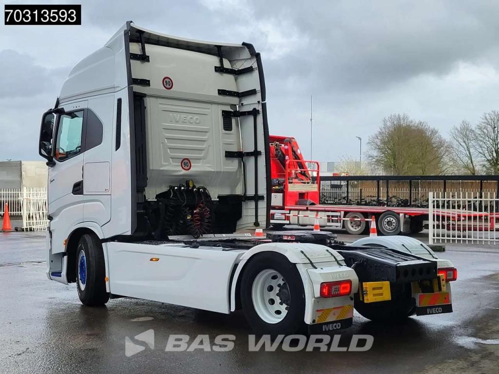 Iveco S-Way 570 4X2 Retarder 2xTanks Standklima Navi Photo 2