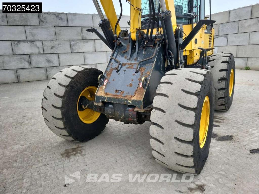 Komatsu WA320-6 Photo 14
