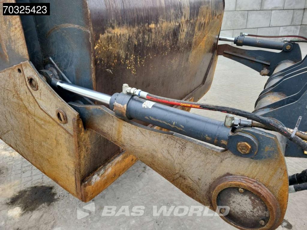 Komatsu WA320-6 Photo 18