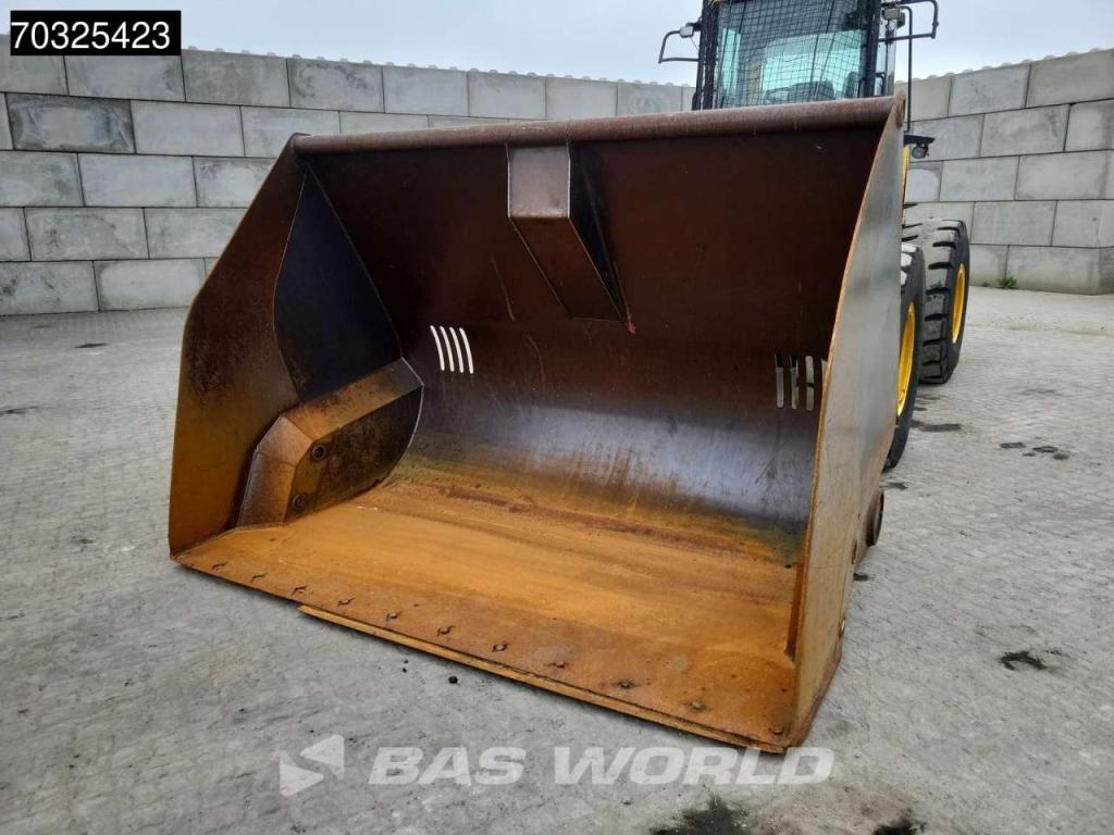 Komatsu WA320-6 Photo 22