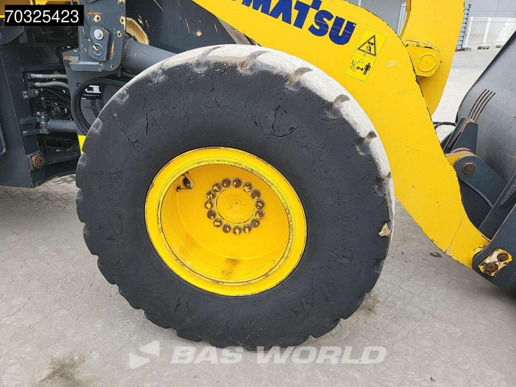 Komatsu WA320-6 Photo 26
