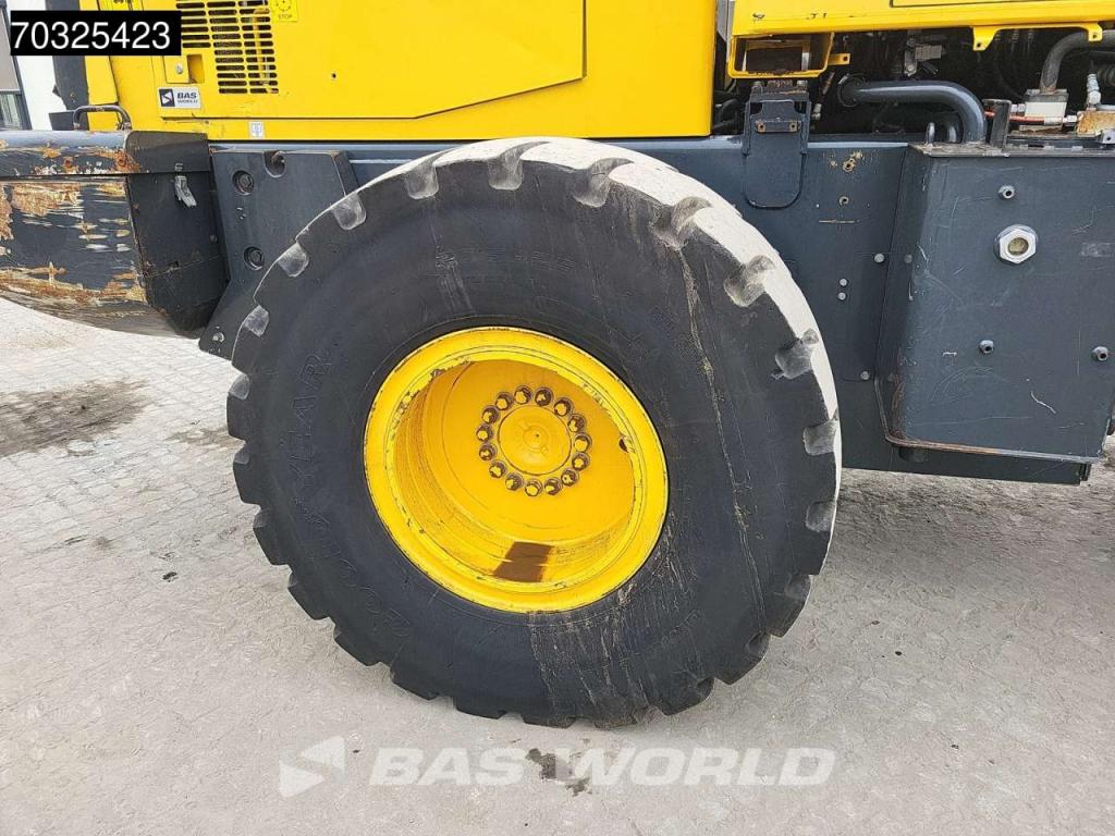 Komatsu WA320-6 Photo 28
