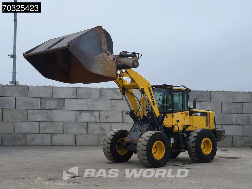 Komatsu WA320-6 Photo 5