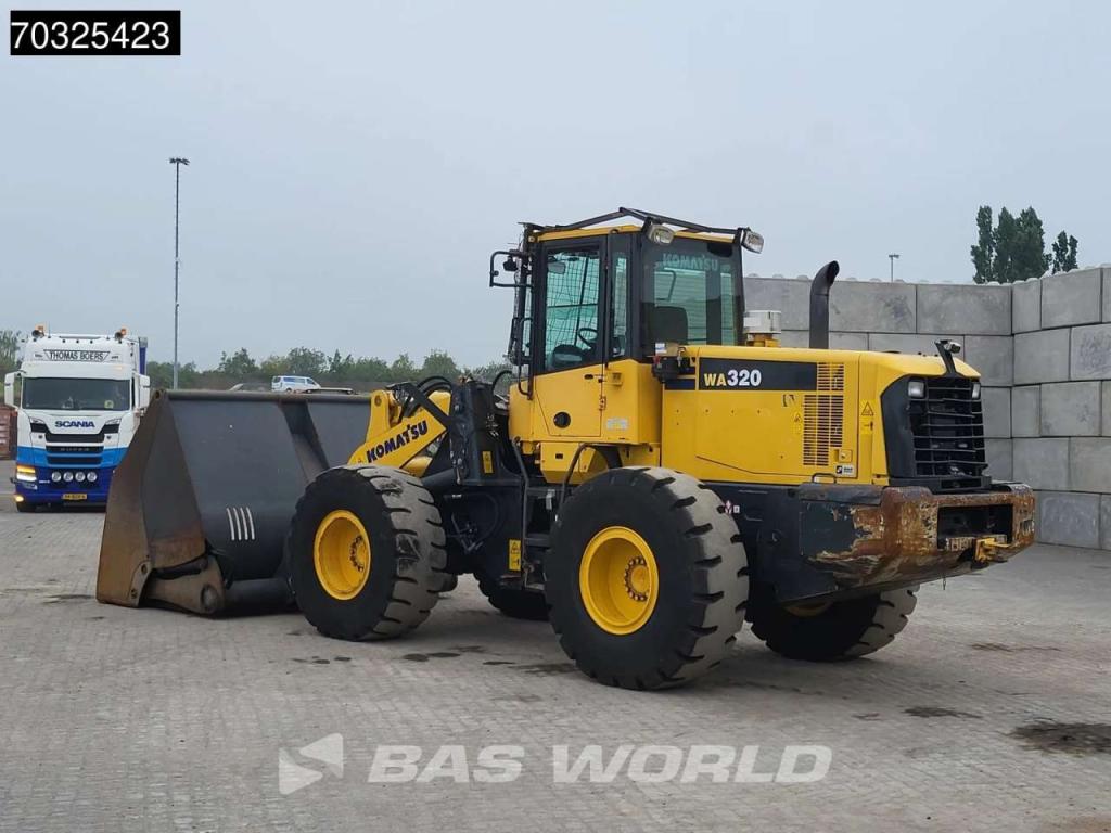 Komatsu WA320-6 Photo 6