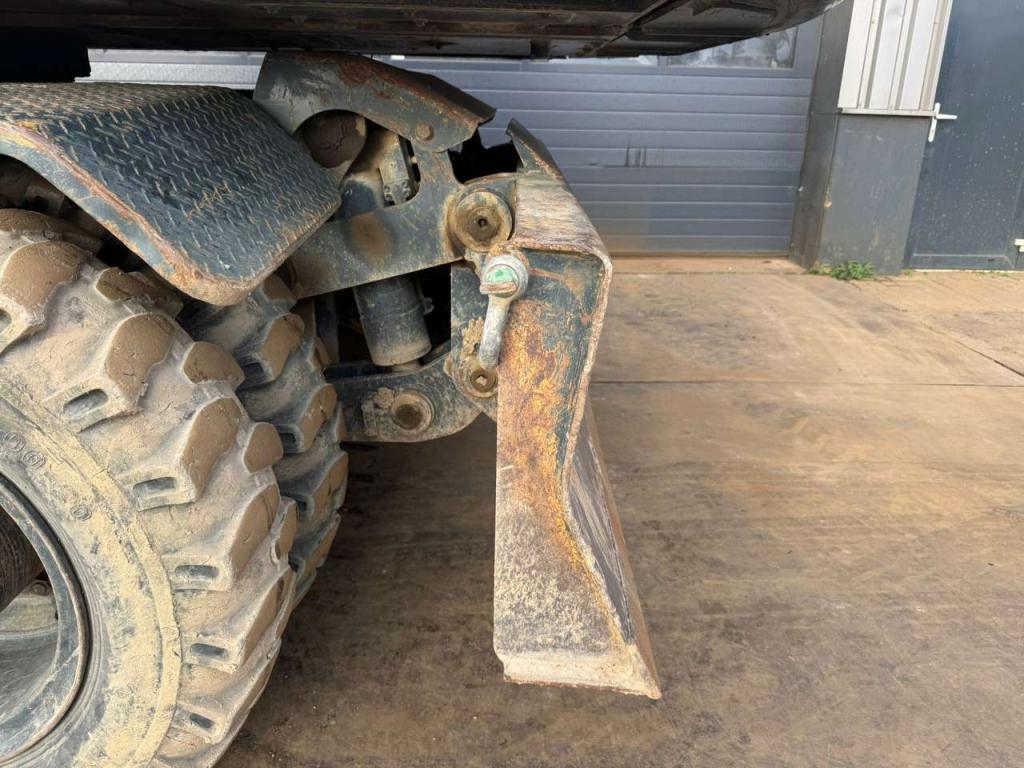 Hyundai Robex 180W-9A Photo 12
