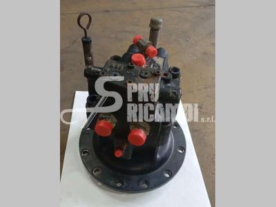 Moteur de rotation pour New Holland E 215/245 C en vente par PRV Ricambi Srl