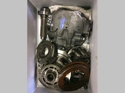 Moteur de traction pour New Holland E 215 en vente par PRV Ricambi Srl