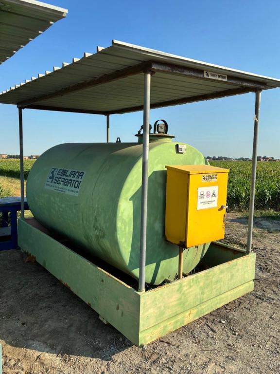 Emiliana Serbatoi Réservoir de diesel Photo 2