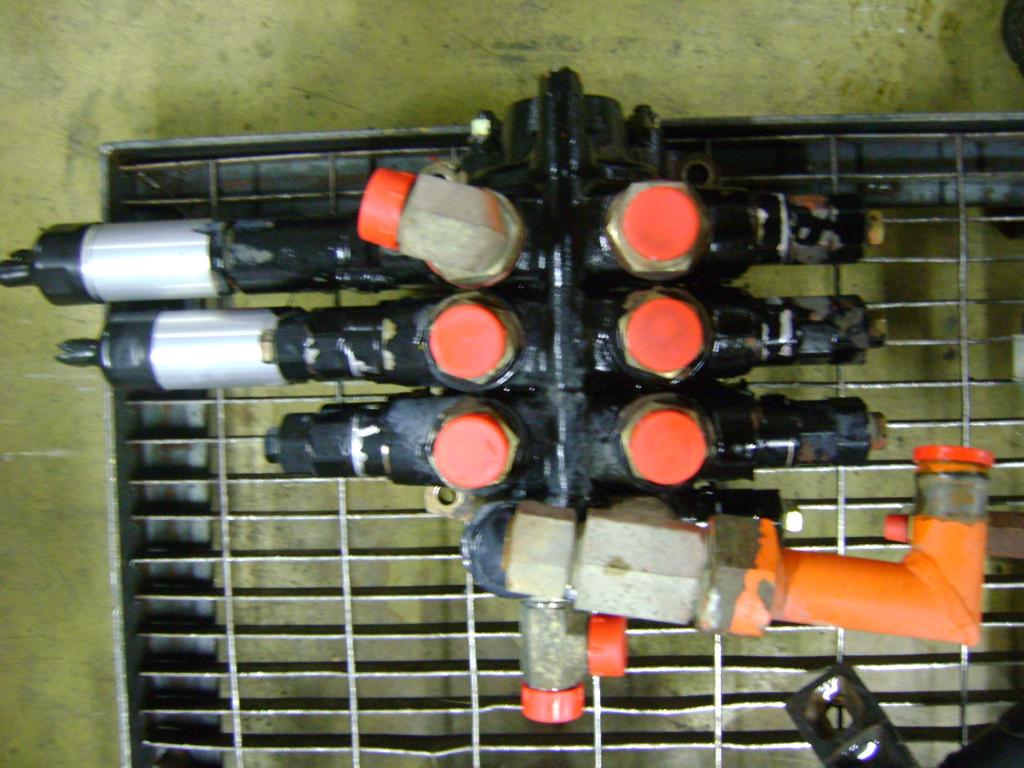 Distributeur hydraulique pour Fiat Hitachi W 90 Photo 1