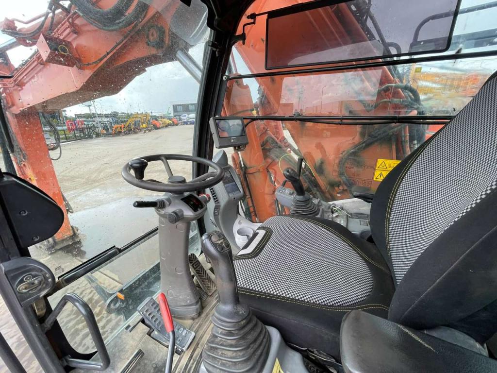 Hitachi ZX190W-6 Photo 19