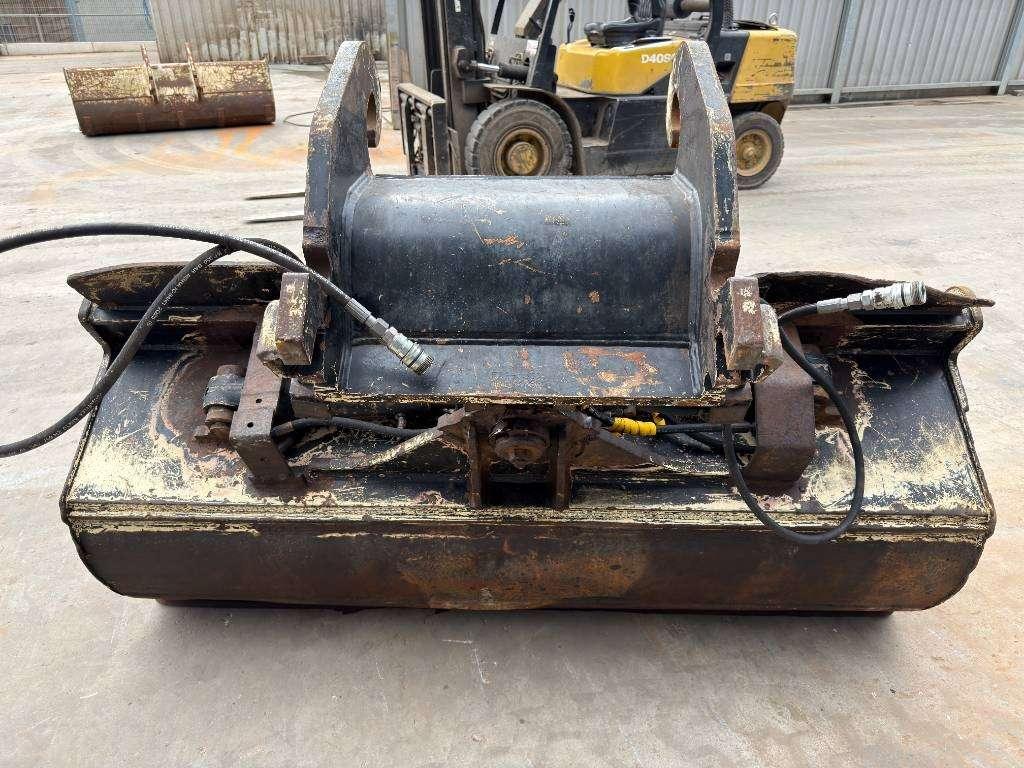 Caterpillar CW40 Photo 5