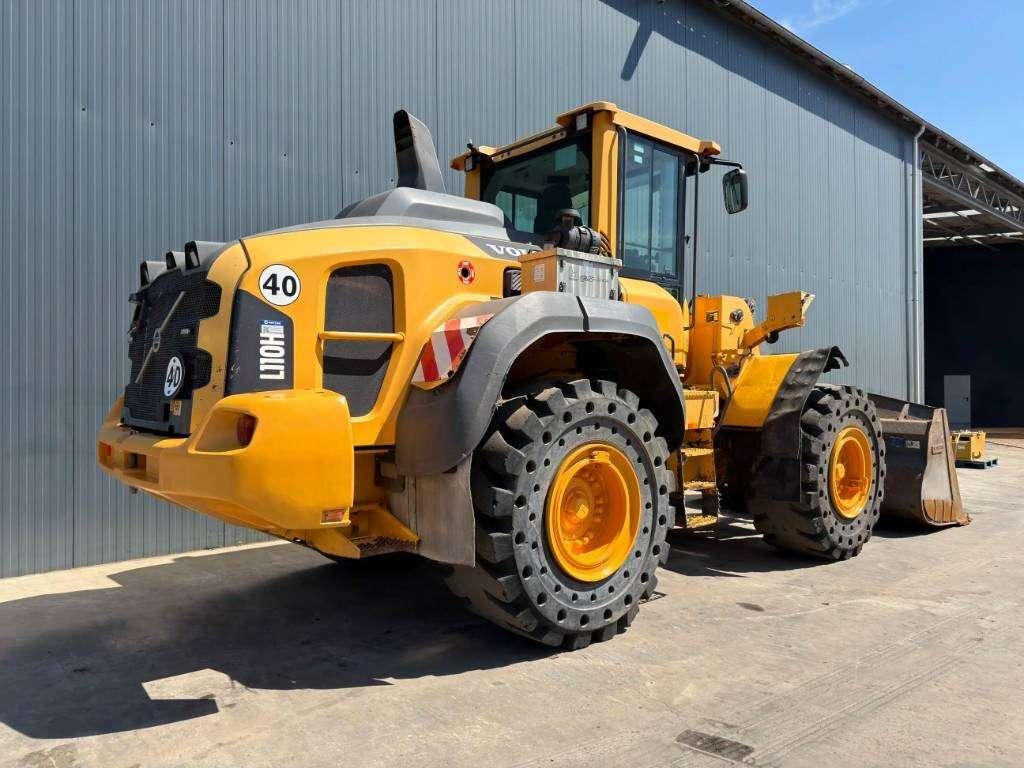 Volvo L110H Photo 4