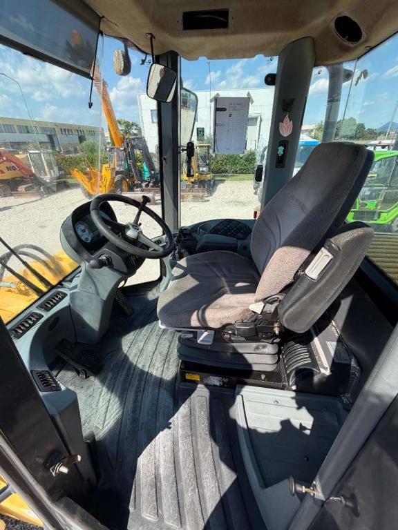 New Holland W170B Photo 16