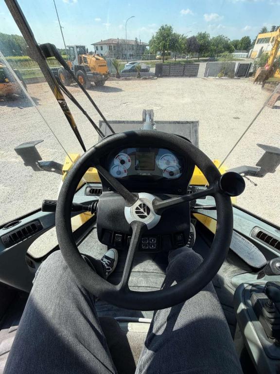 New Holland W170B Photo 18