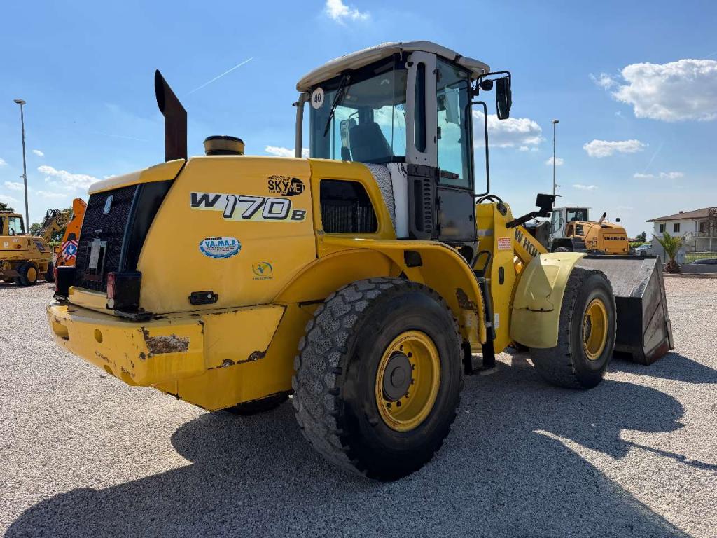 New Holland W170B Photo 3