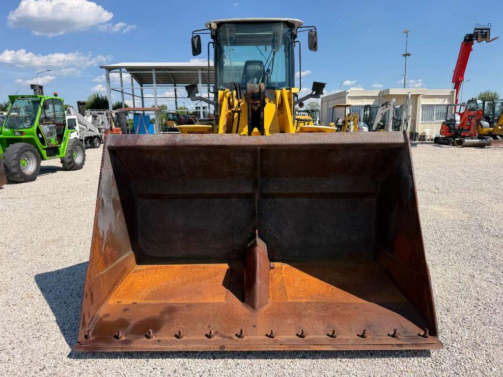 New Holland W170B Photo 6