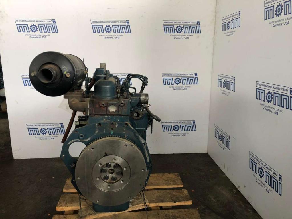 Kubota D905 Photo 4
