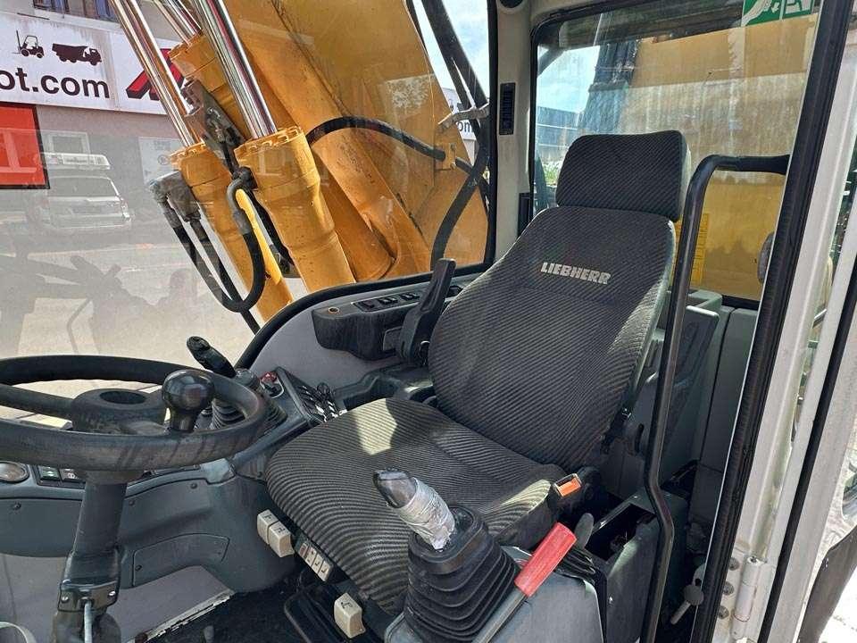 Liebherr A316 Photo 16