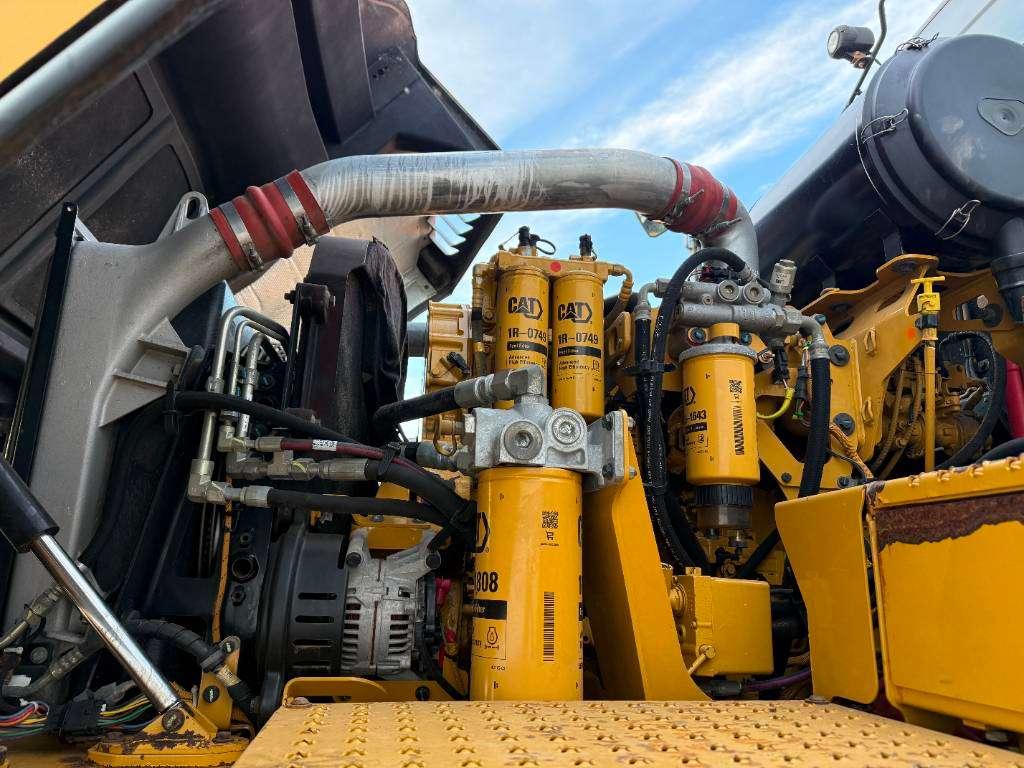 Caterpillar 745C - Dutch Machine / Auto Greasing Photo 24