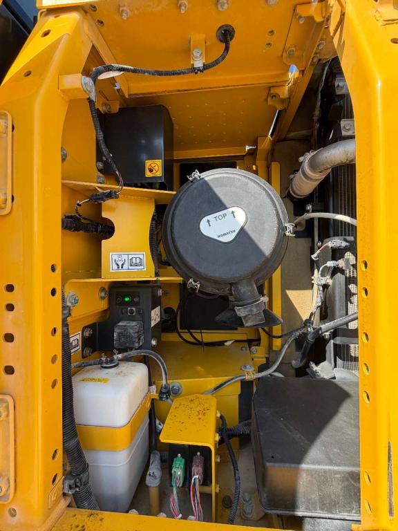 Komatsu PC210-11E0 Photo 10