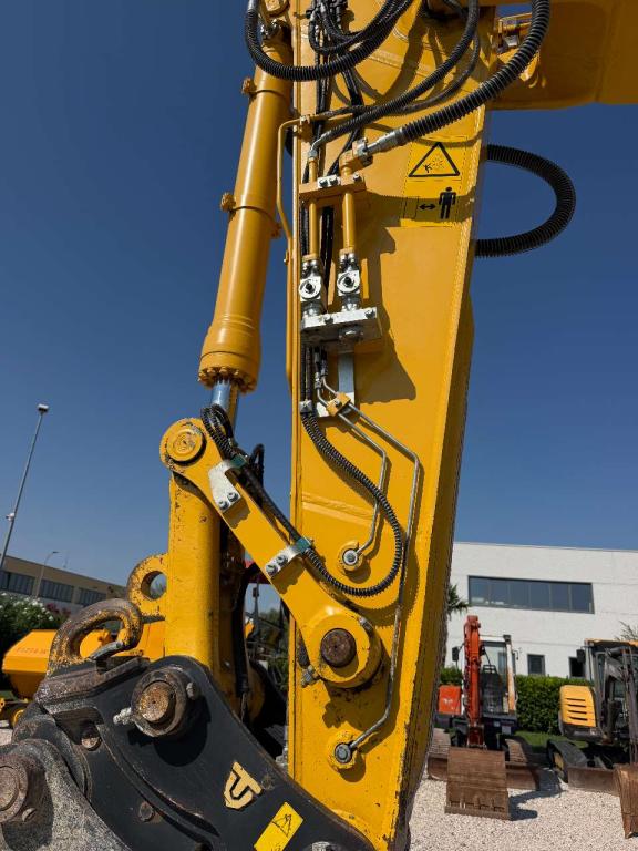 Komatsu PC210-11E0 Photo 11