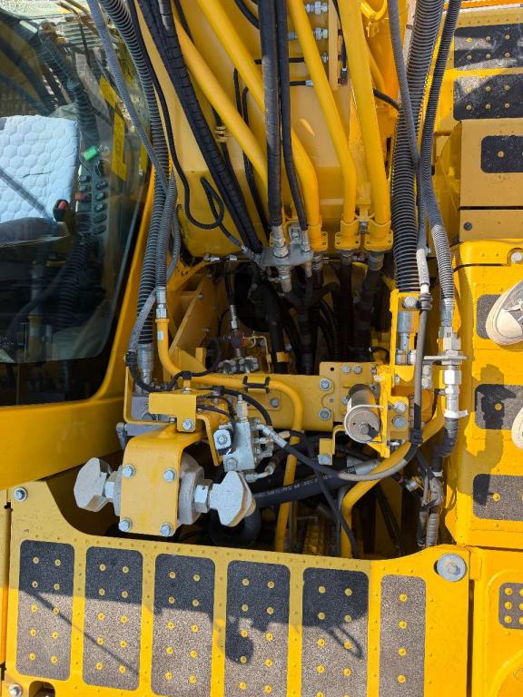 Komatsu PC210-11E0 Photo 15