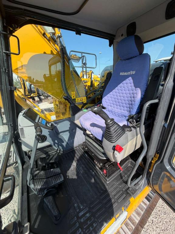 Komatsu PC210-11E0 Photo 17