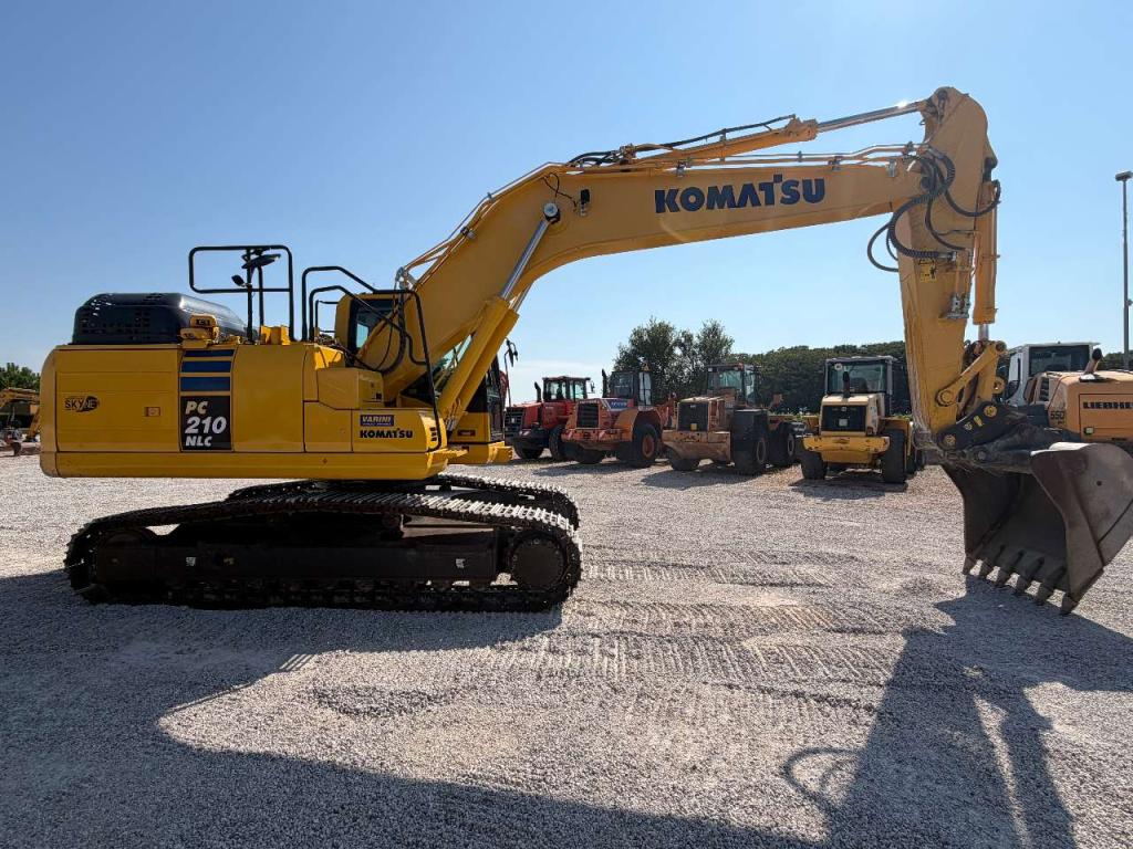 Komatsu PC210-11E0 Photo 4