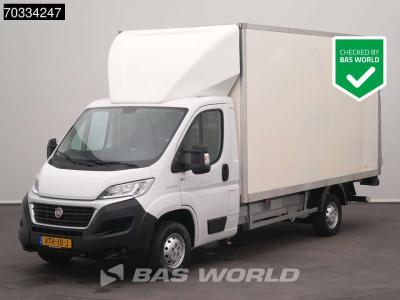 Fiat Ducato 130pk Laadklep Bakwagen LED Airco Cruise Camera APK 05-2027 Euro6 Meubelbak Koffer A/C Cruis en vente par BAS World B.V.
