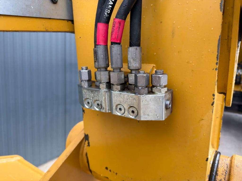 Caterpillar 323 07B Photo 17