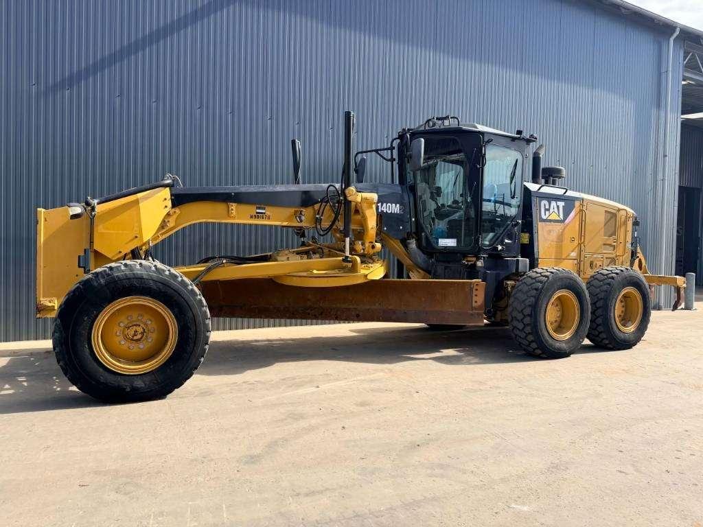 Caterpillar 140M2 Photo 1