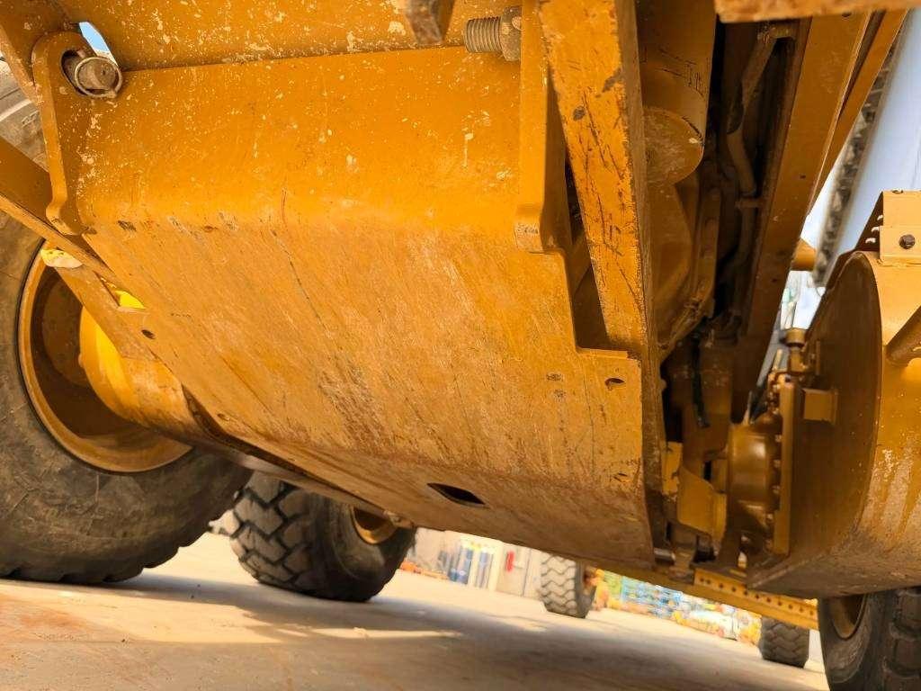 Caterpillar 140M2 Photo 12