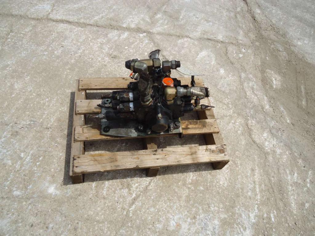 Distributeur hydraulique pour Fiat Hitachi W130 Photo 1