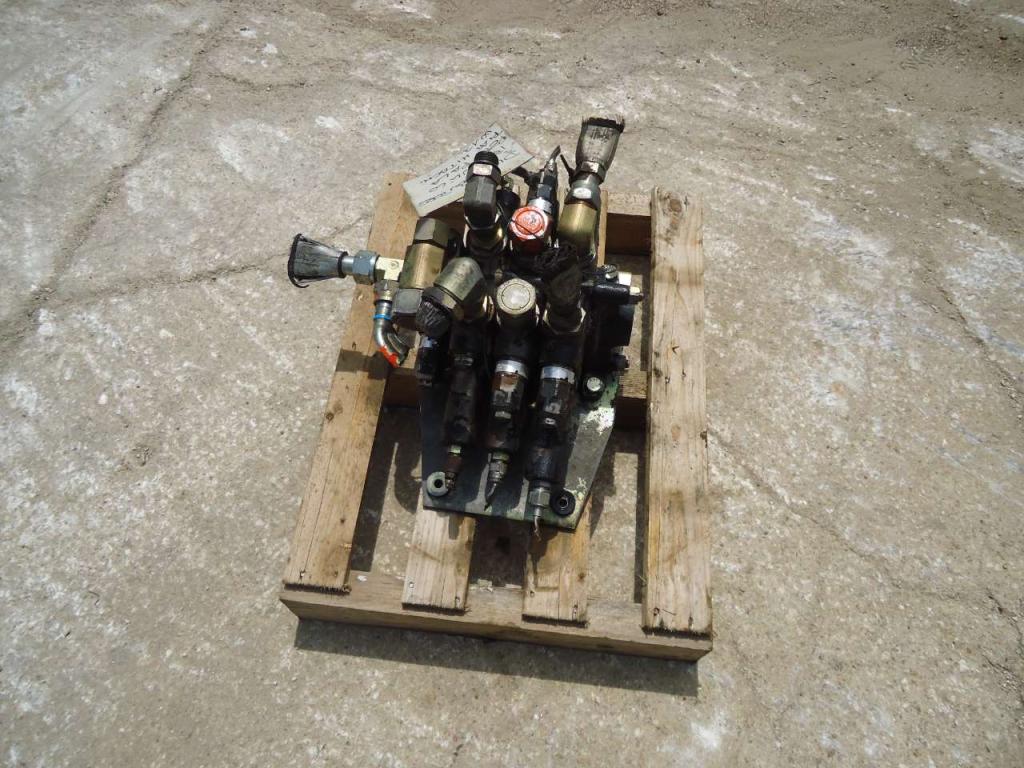 Distributeur hydraulique pour Fiat Hitachi W130 Photo 4