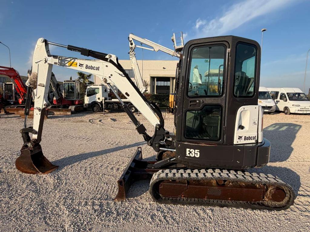 Bobcat E35 Photo 7
