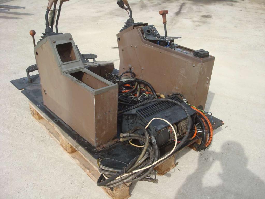 Sous-cabine avec servocommandes pour Fiat Hitachi FH150-FH200-FH220-FH270-FH300 Photo 4