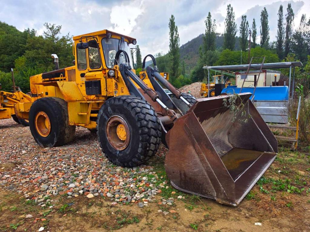 Volvo L120 Photo 1