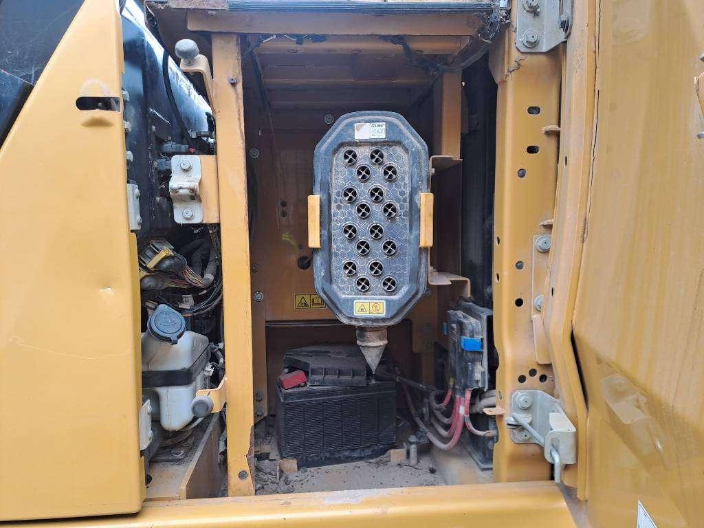 Caterpillar 320 Photo 17