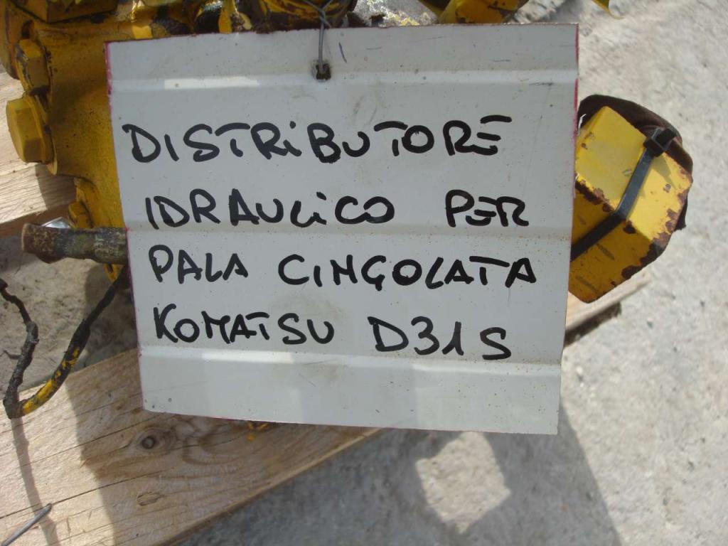 Distributeur hydraulique pour Komatsu D31S Photo 2