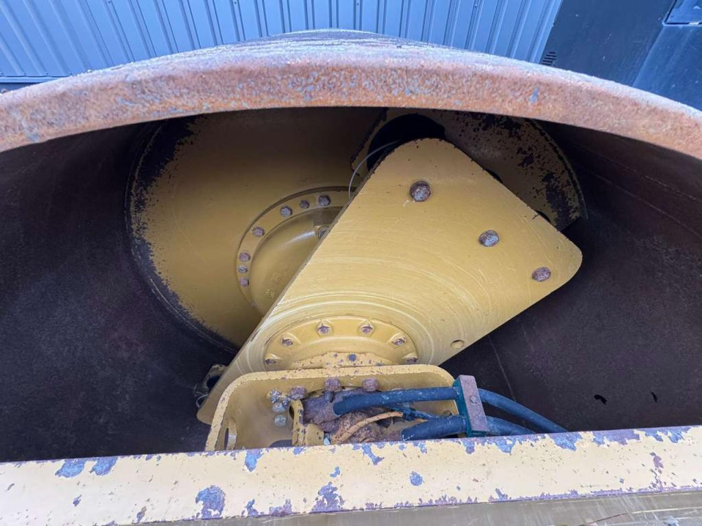 Caterpillar CS64B Photo 13