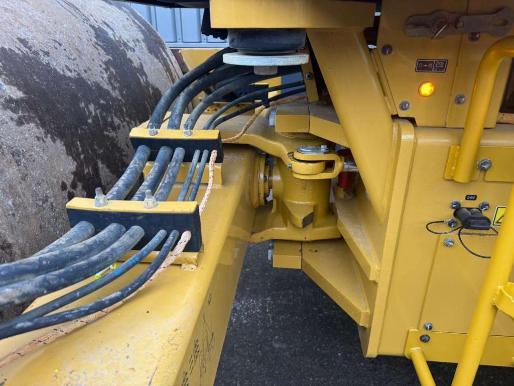 Caterpillar CS64B Photo 14
