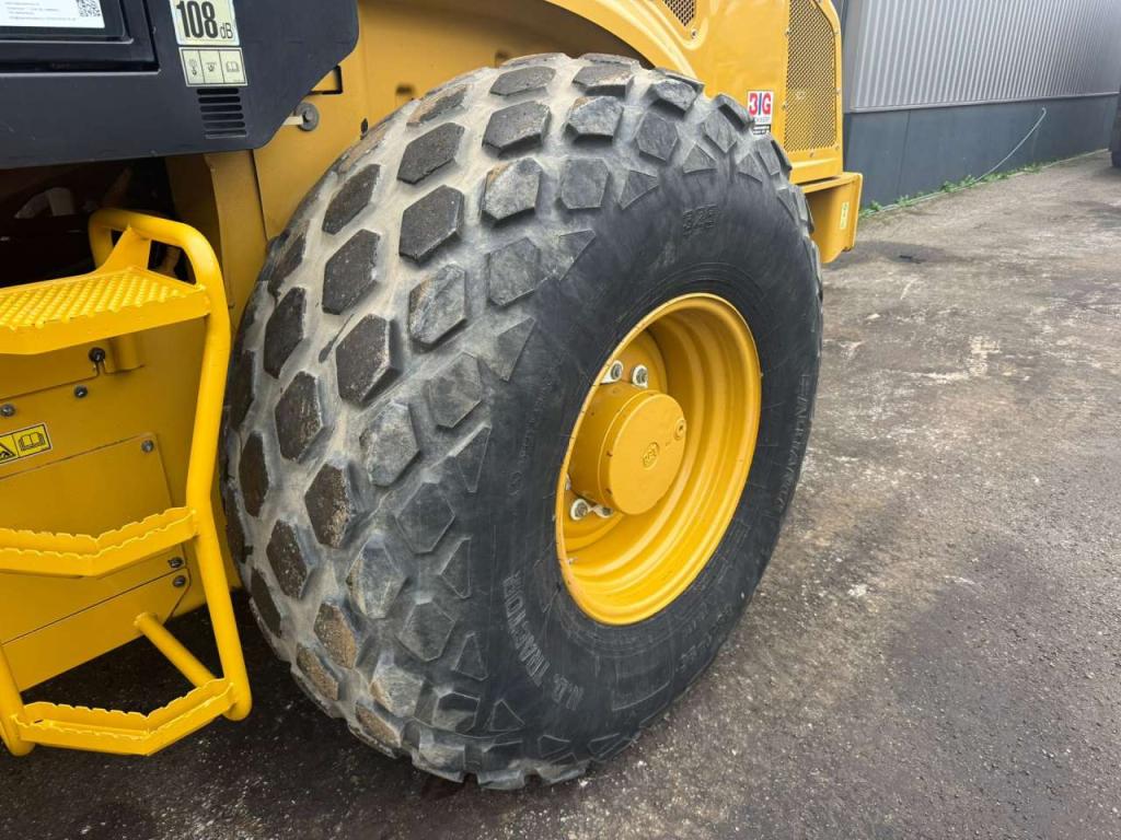 Caterpillar CS64B Photo 17