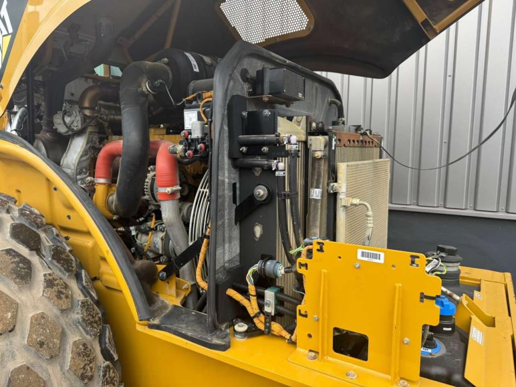 Caterpillar CS64B Photo 29