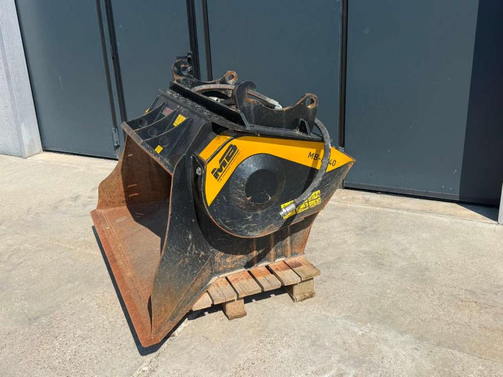 MB L140 S2 Photo 1