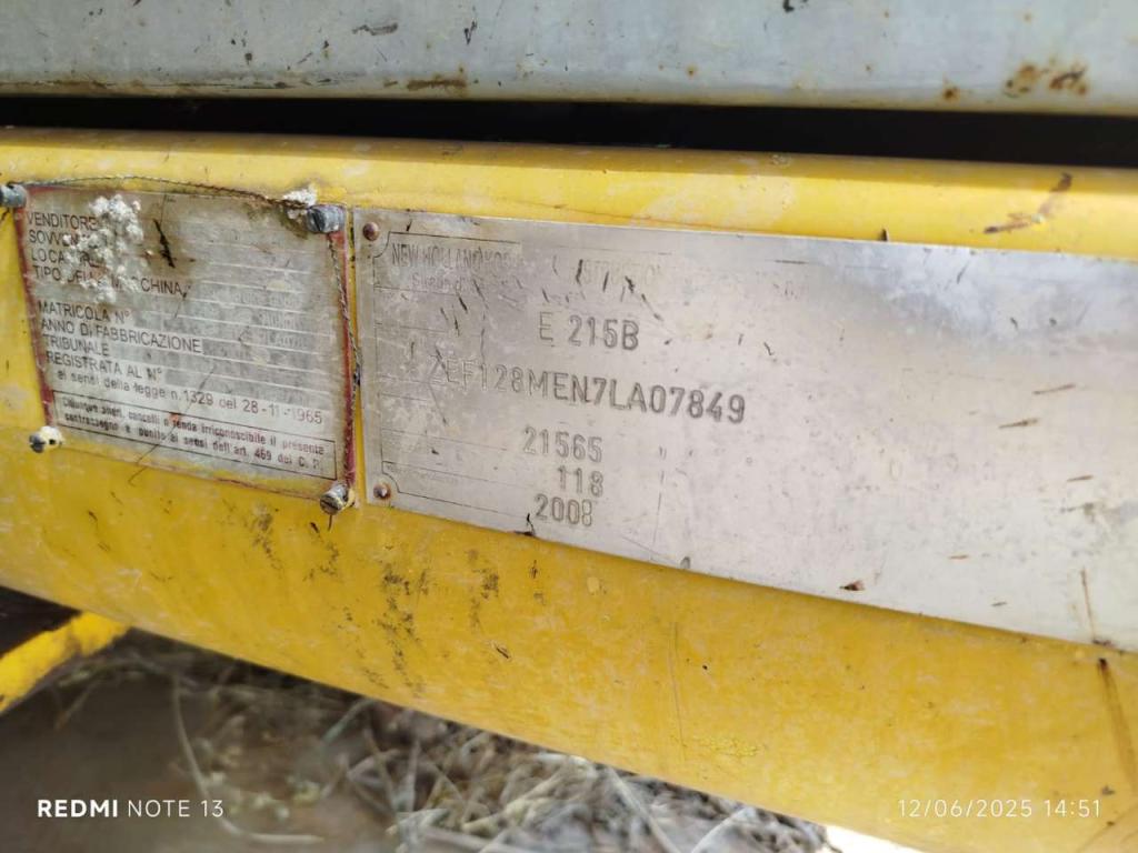 New Holland E215B Photo 12