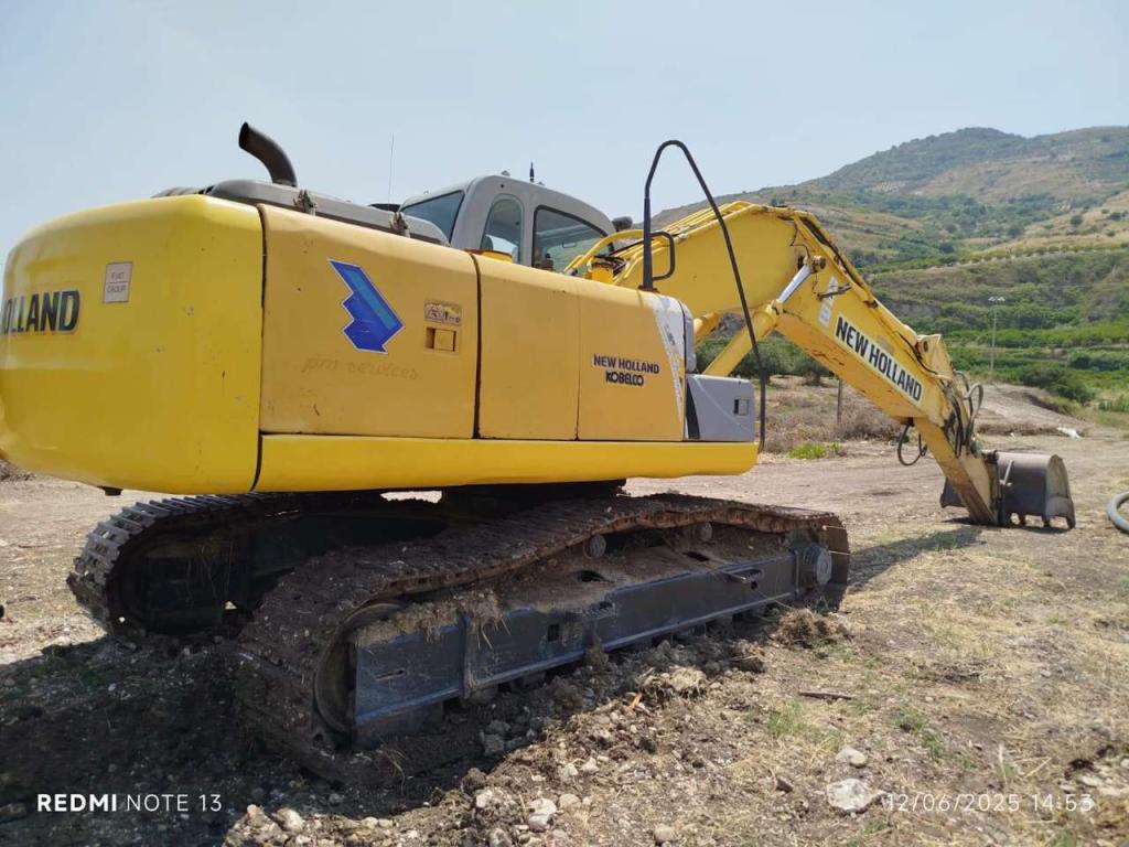 New Holland E215B Photo 2