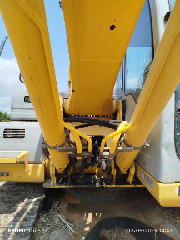 New Holland E215B Photo 3